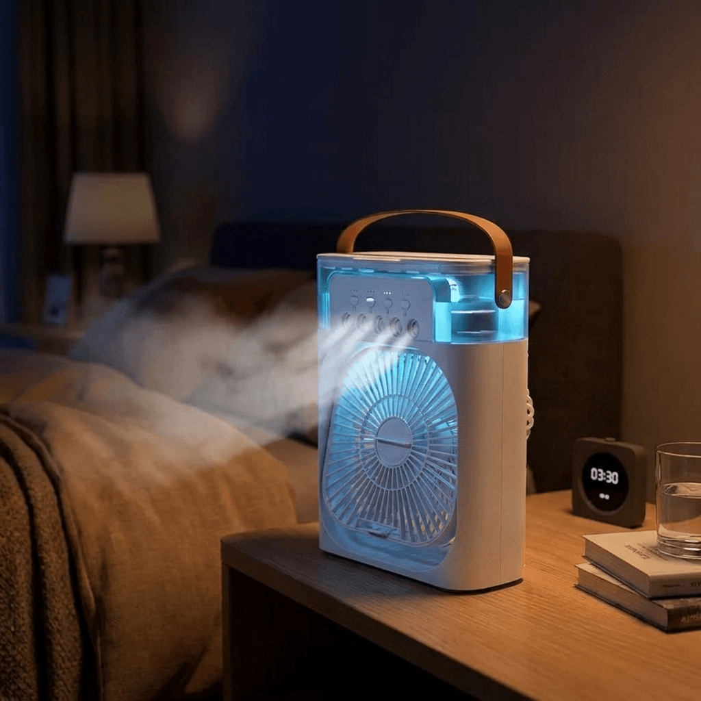 Coolfan sur une table de chevet la nuit, brume et lumière bleue